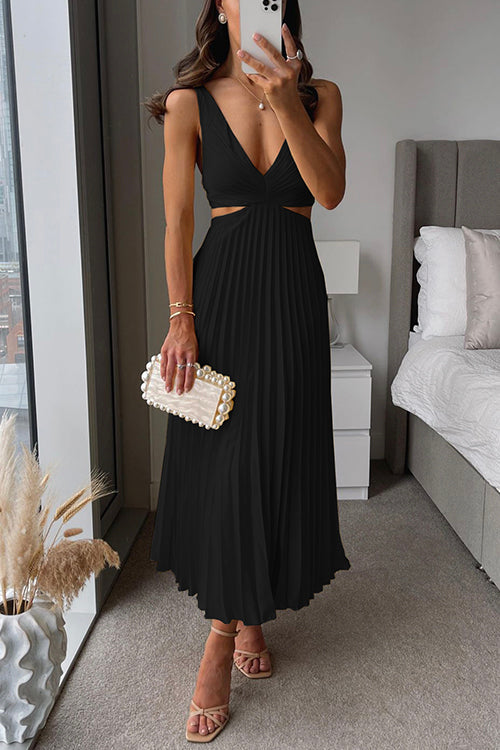 Sophia | Flowy Pleated Maxi Dress