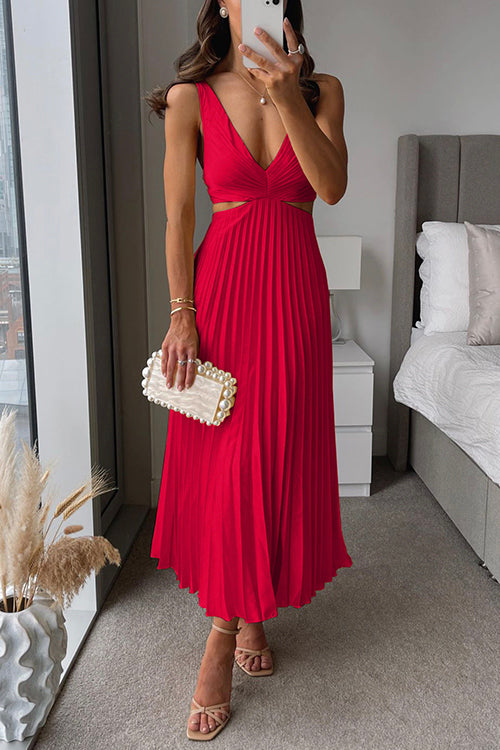 Sophia | Flowy Pleated Maxi Dress